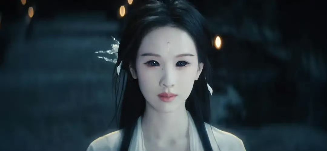 你自己看看这好看吗？全黑的美瞳 