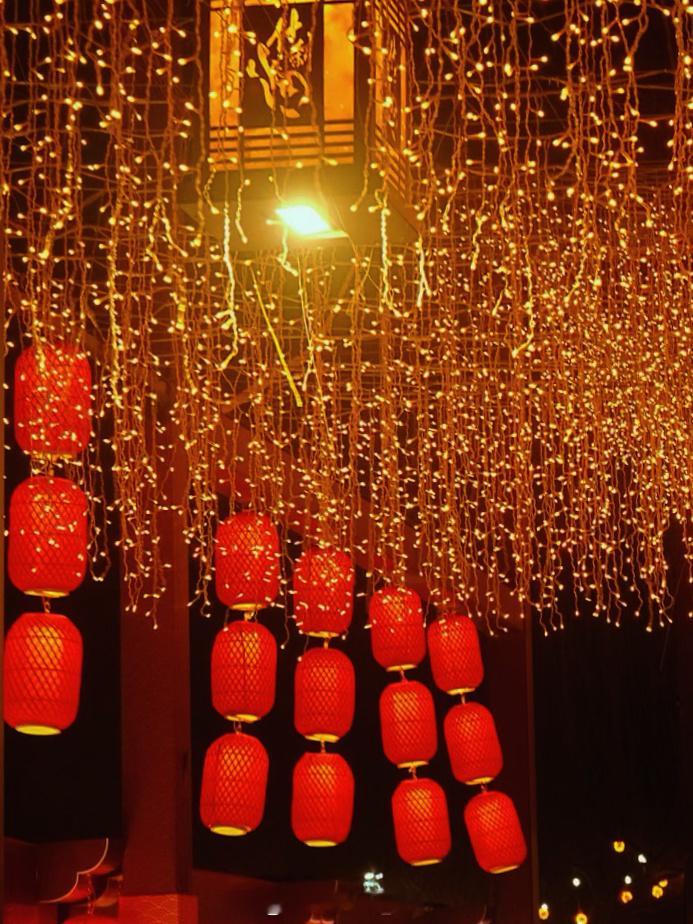 我家的新年装扮马蹄声声，鞭炮🧨响！今年的新年装扮，不仅有传统的春联，鞭炮烟花?