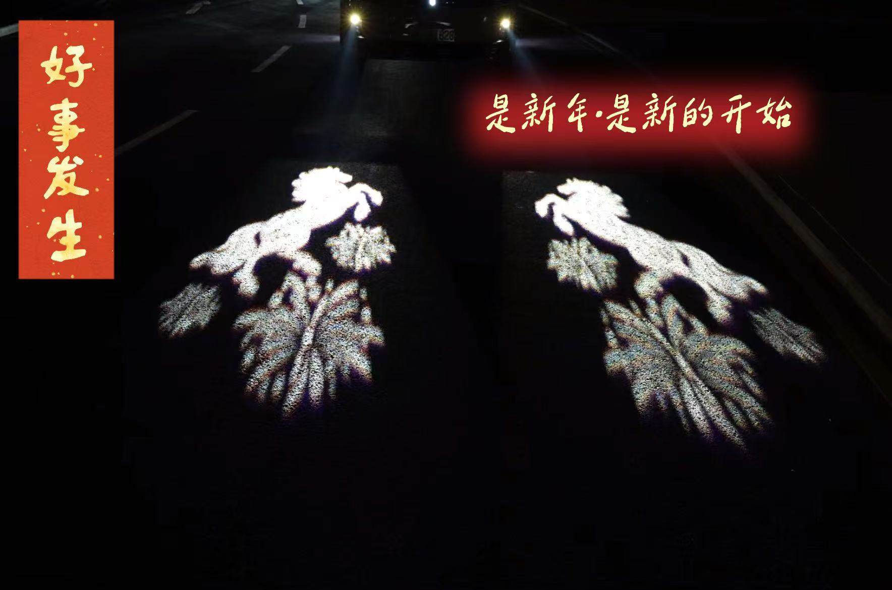 俺加班到深夜，解锁车门看到地上的光影，一天的累瞬间就没了，成年人的小确幸有时候就