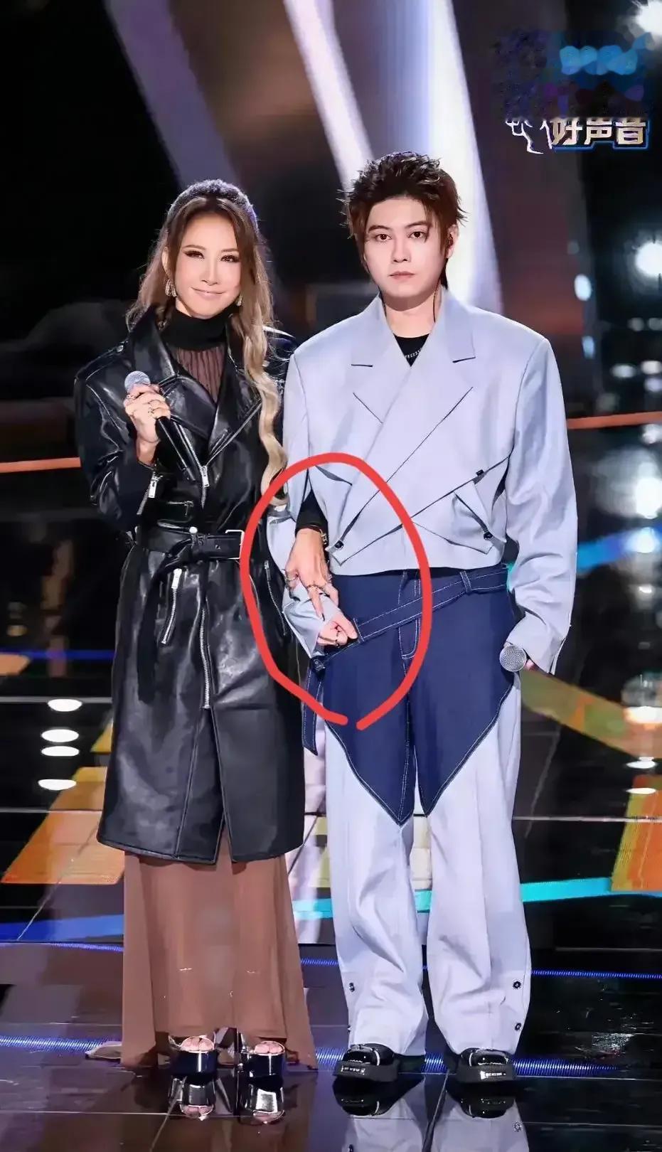 搀扶李玟的学员王泽鹏终于勇敢发声，完整了真相！
他没有第一时间站出来是因为怯懦，