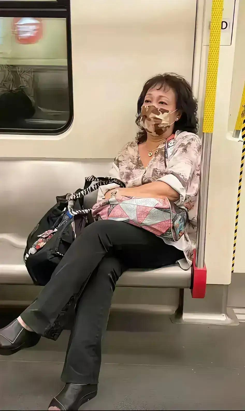 万万没想到，当年迷倒万千少男的女神，如今老成这样了，差点没认出来……许思敏是香港