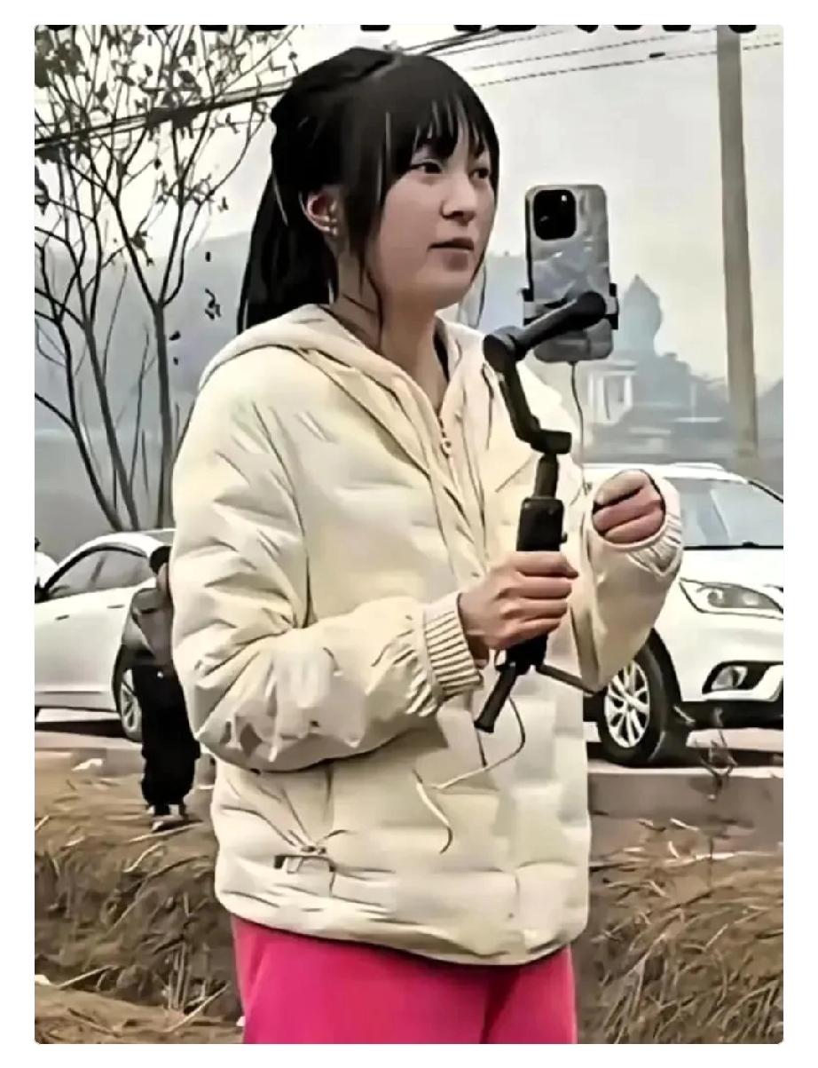 工资太不合理了！
呆呆被合川文旅收编后，
合同制工资一曝光，立马有人站出来为她鸣