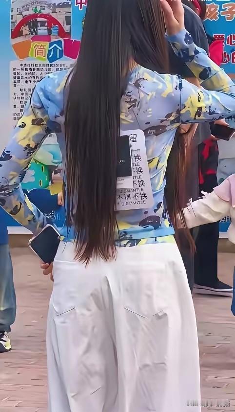 真是服了这帮人了！
有钱咱就买来穿，没钱那就穿别的，但不能干这种事吧，穿了几天又