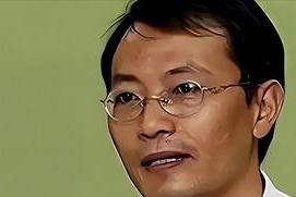 建议将中国分成7块，还愿替美国去死！很难想象这话是北大教授焦国标说的。作为高级知