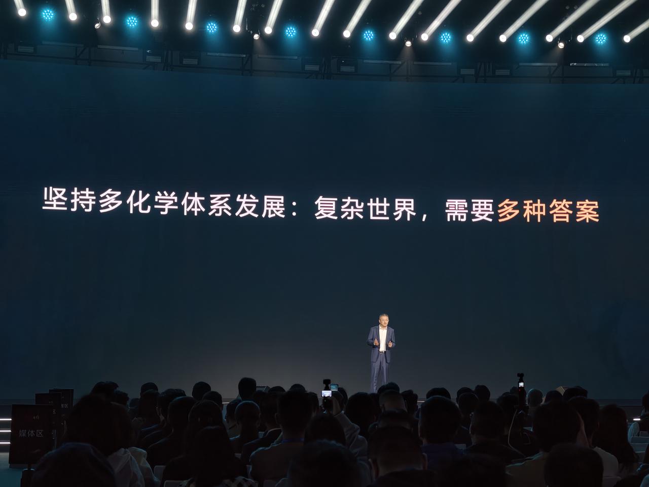 宁德时代的路线很直接，多材料突破极限，高标准交付。