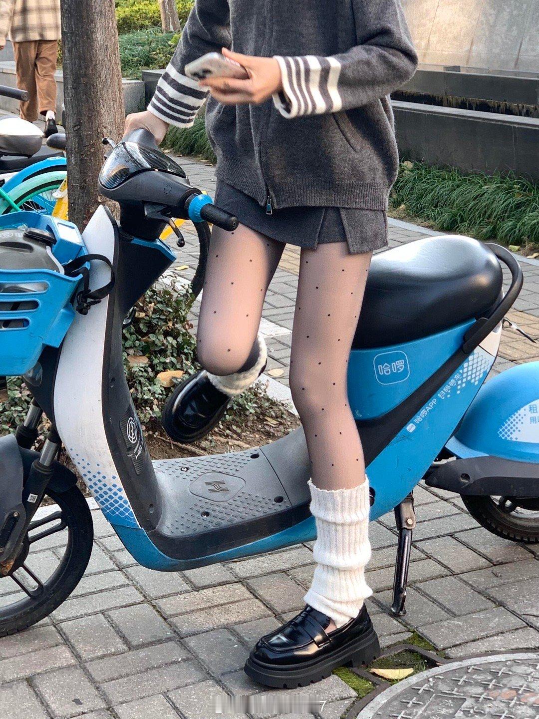 波点黑丝之前对你的声音太大了🥲…|||闺蜜买的这款加绒黑丝是真的好清透啊啊~室