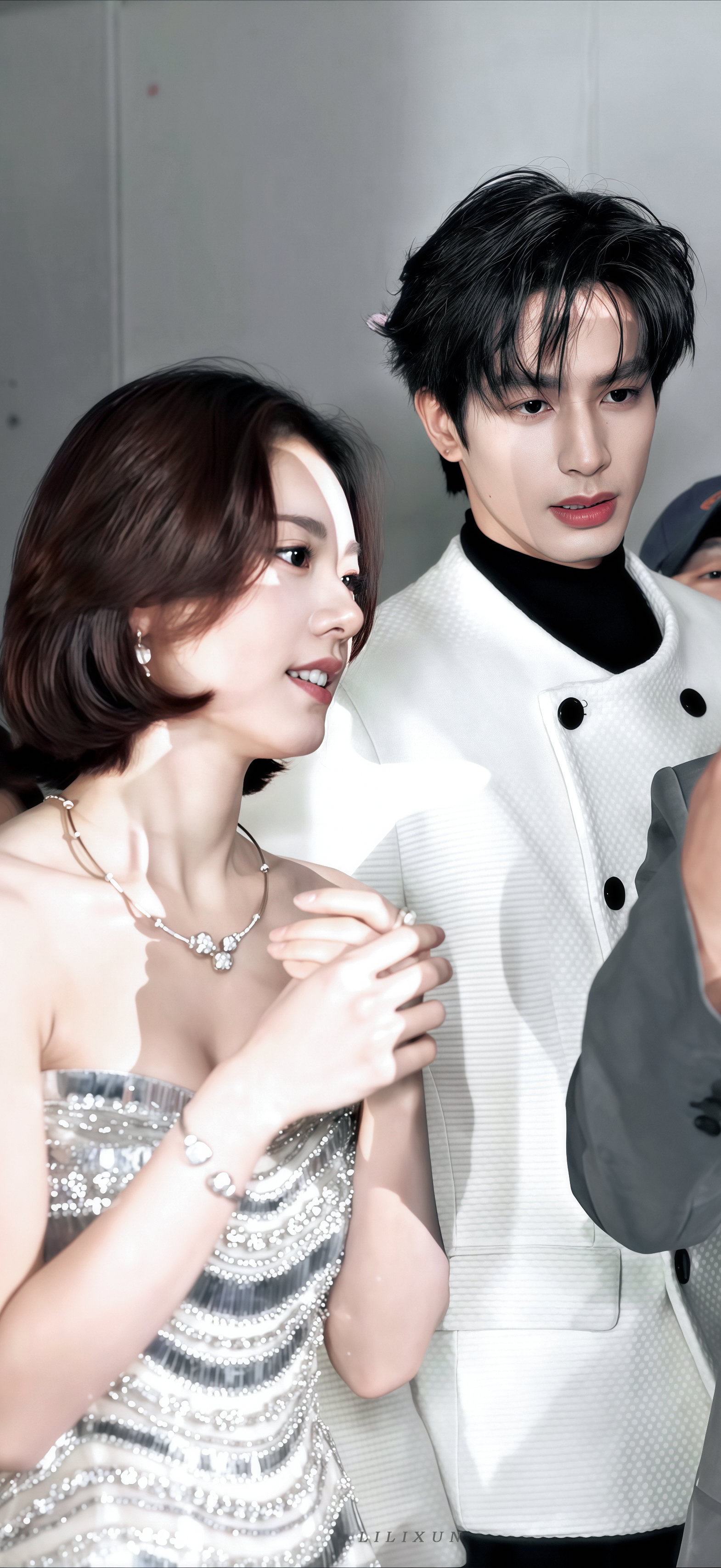 长成这样还有什么烦恼0个人走出骄阳似我