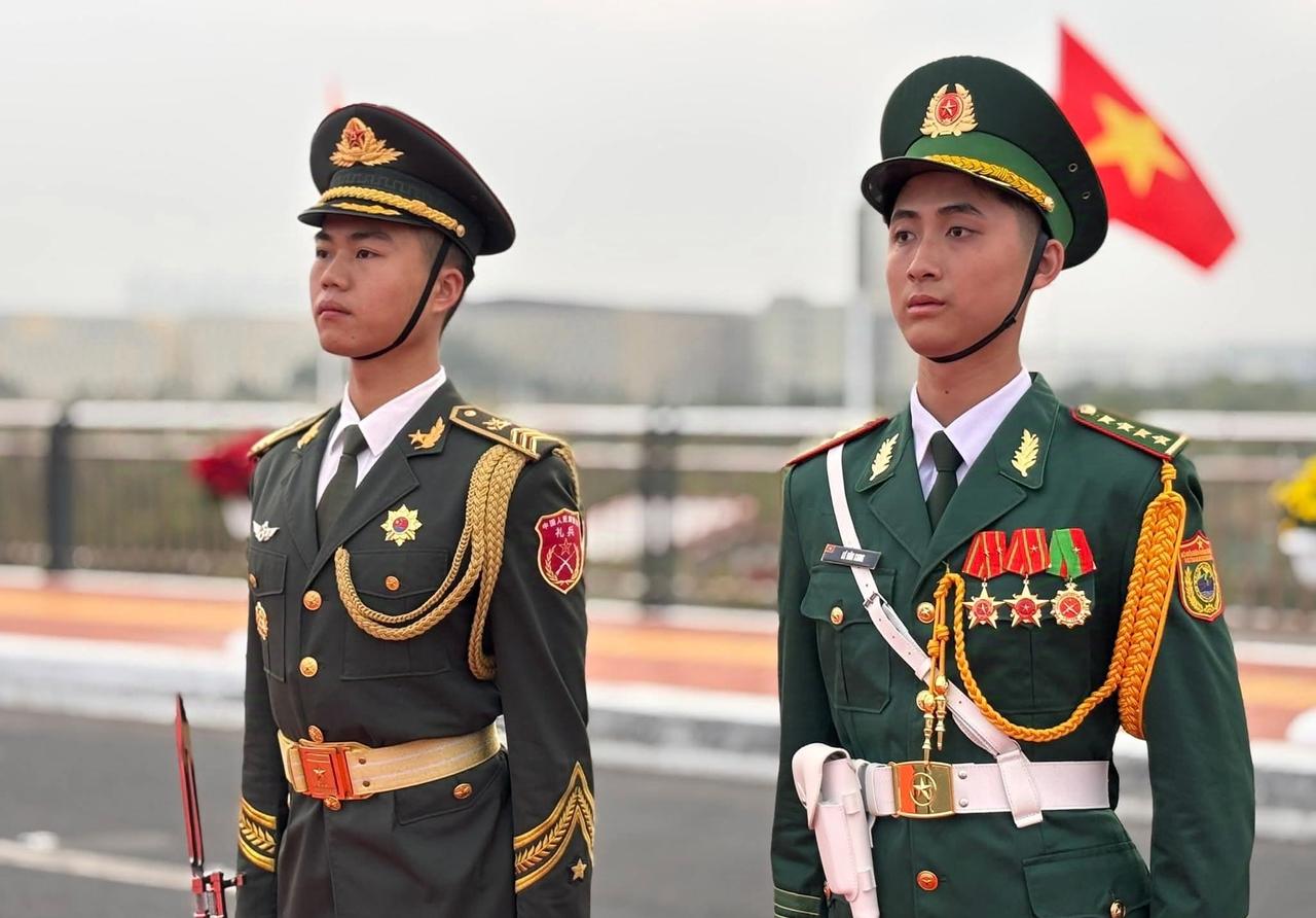 中越礼兵

2026年3月19日，在广西举行的第十届中越边境国防友好交流活动期间