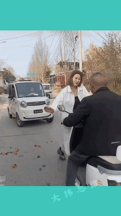 女的喝醉了
为什么比男的还能折腾？
男的喝多了耍酒疯司空见惯，
大多都不以为然了