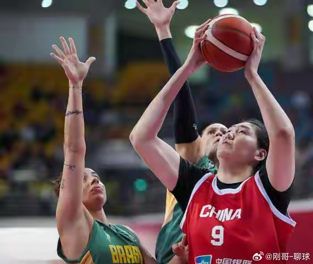 险遭19分逆转！中国女篮加时74-69险胜巴西 王思雨21分张子宇关键发挥中国女