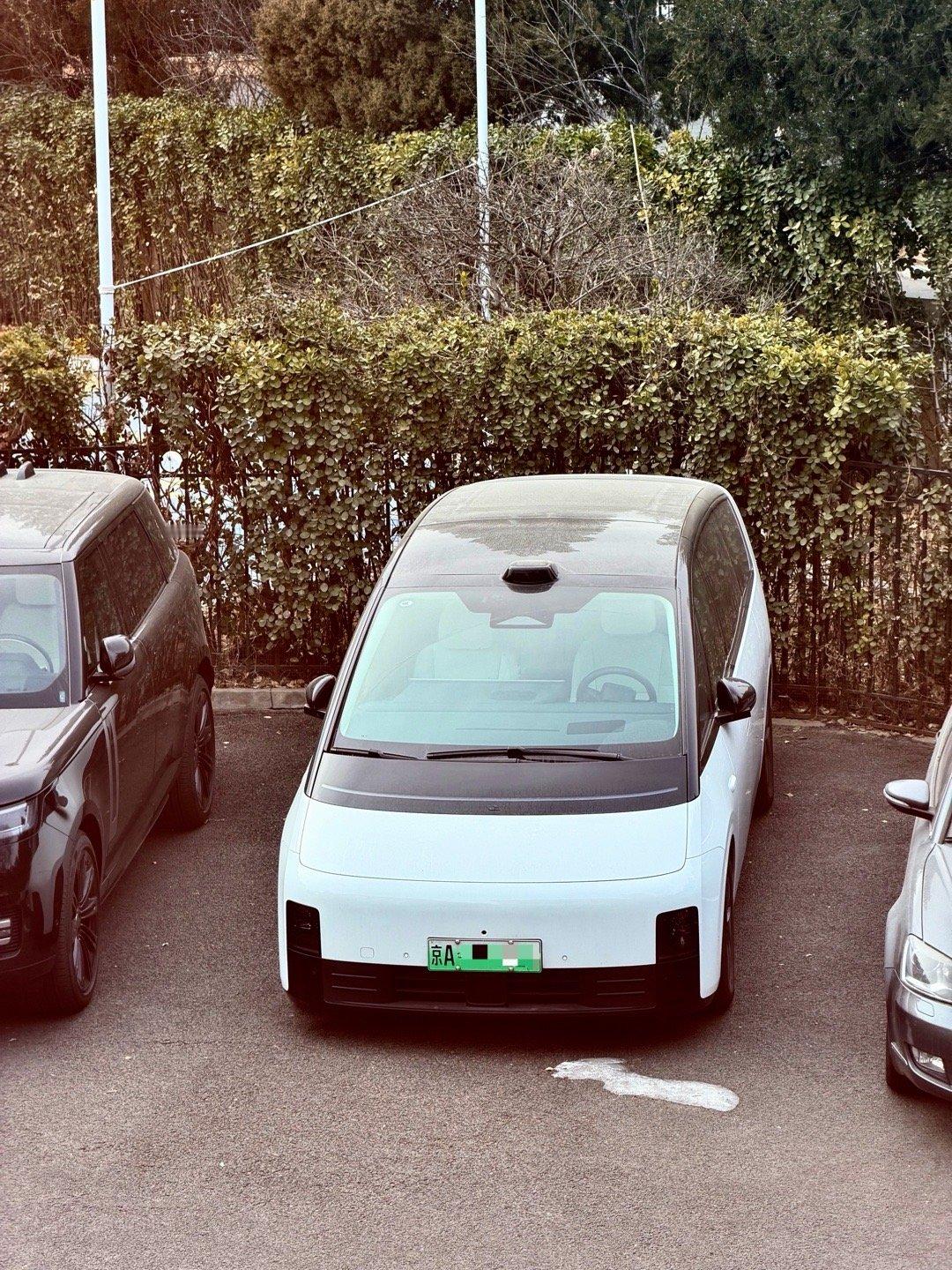 赖床的时候在朋友圈看了一上午北京下雪，起床一看，雪呢？骗人