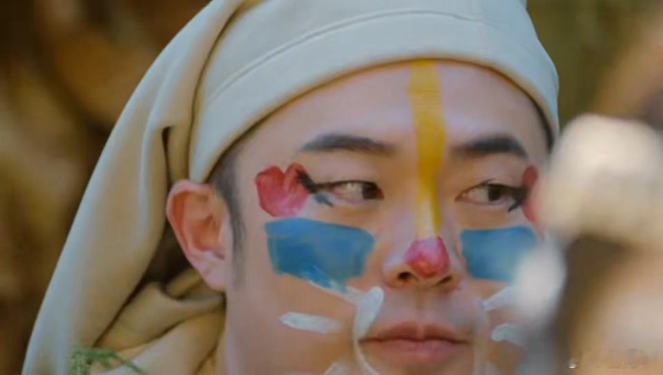 陈赫五哈最新造型陈赫发自己野人表情包 五哈这期造型真的太有梗了，陈赫满脸彩绘直接