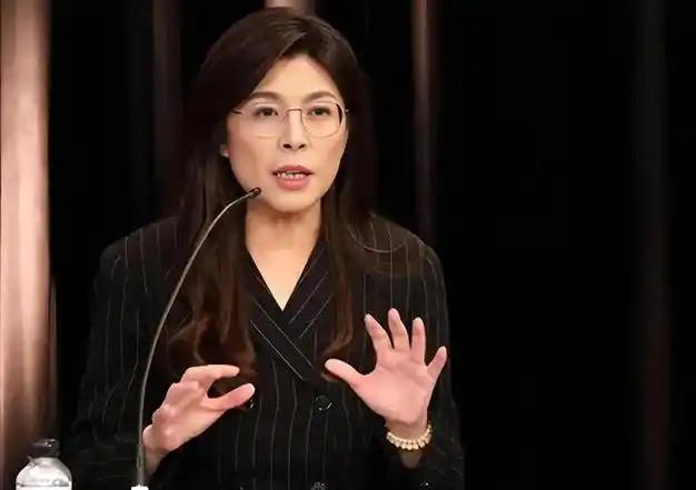 *丢掉幻想，准备斗争！国民党已经正式退出了历史舞台的主角席位。郑丽文公开拒绝一国