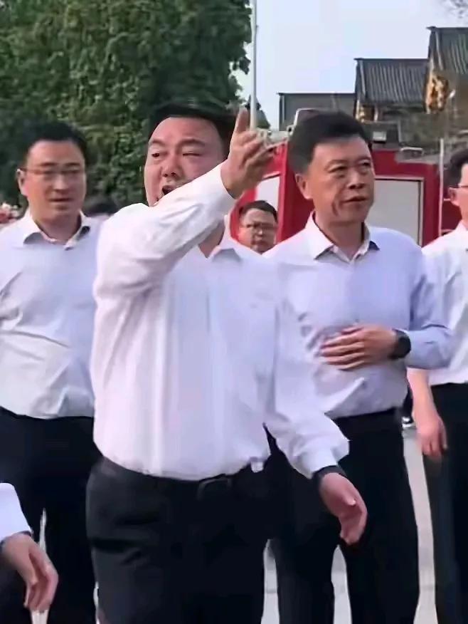 荣昌给所有的人上了真诚的一课！
五天接待了大约250万人，没有发生一起旅游投诉，