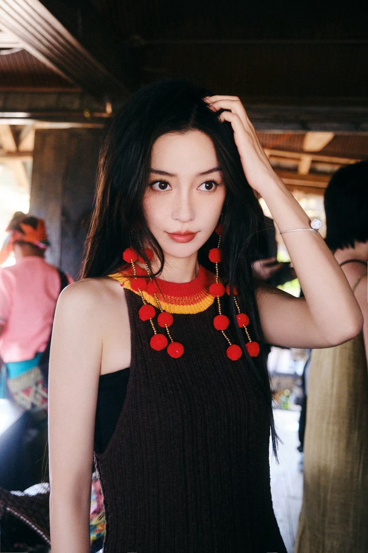 angelababy 杨颖 红绒球叮叮当当，姐姐闪闪发光✨