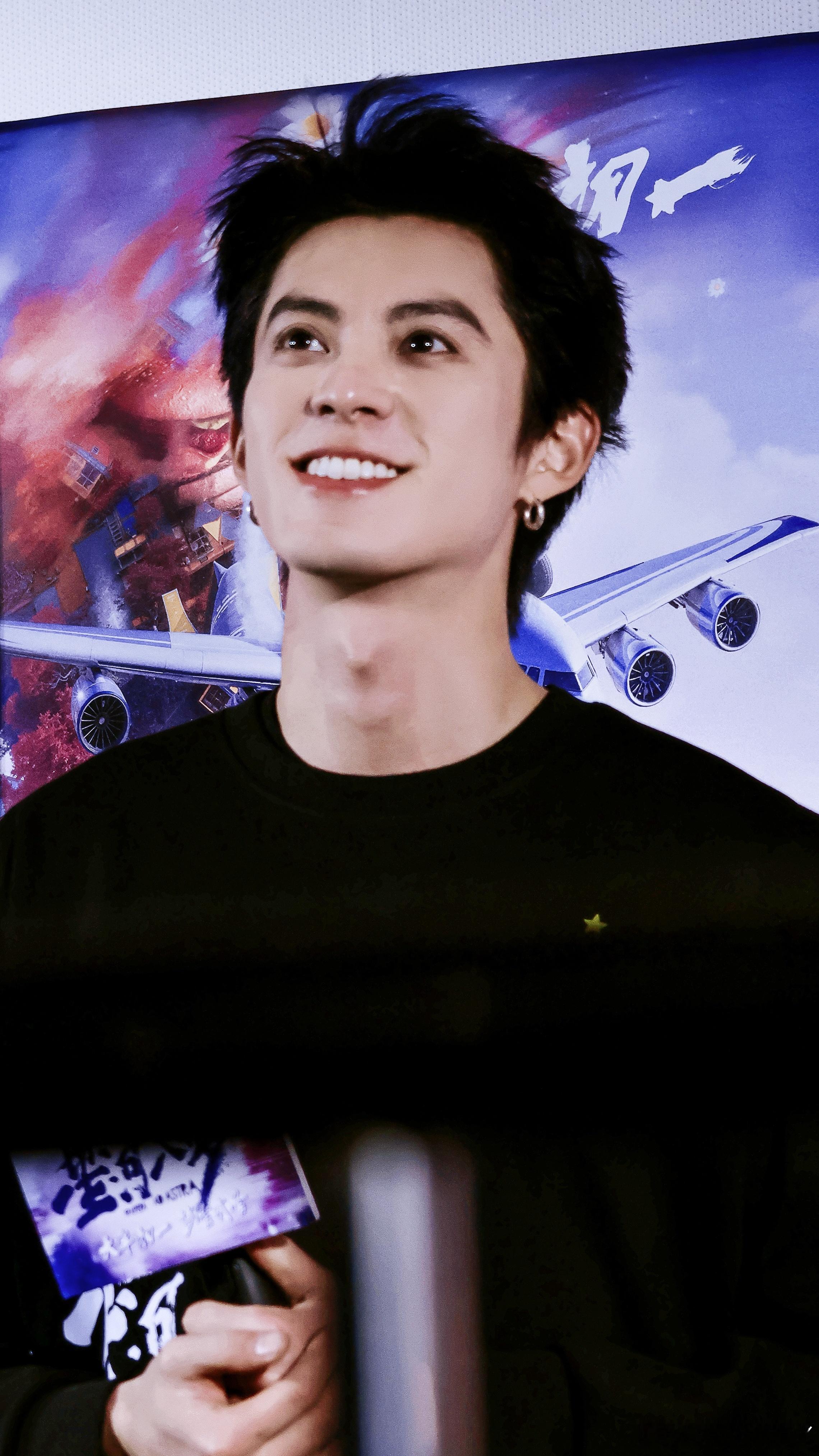 提问王鹤棣有没有怀疑小萌其实是反派 被王鹤棣的回答圈粉！思路清晰，尊重观众脑洞，