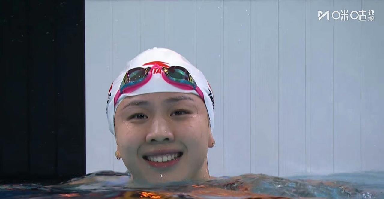 唐钱婷🇨🇳女子100米蛙泳夺冠[赞]！
2004年出生的小将唐钱婷🇨🇳包