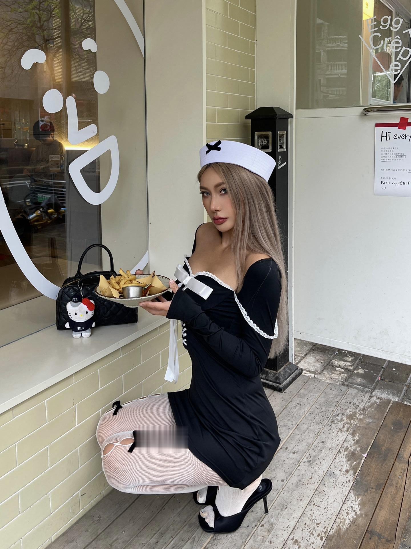 你那恋爱脑的前妻。