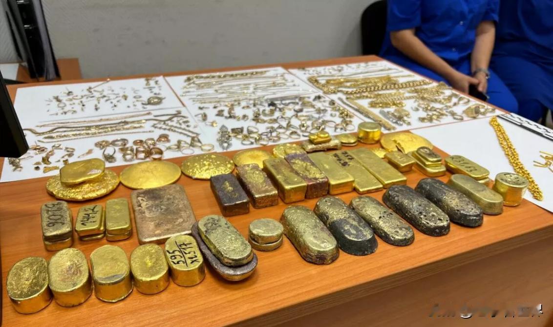 【最新消息：金价首次突破5000美元大关】
截至美国东部时间2026年1月25日