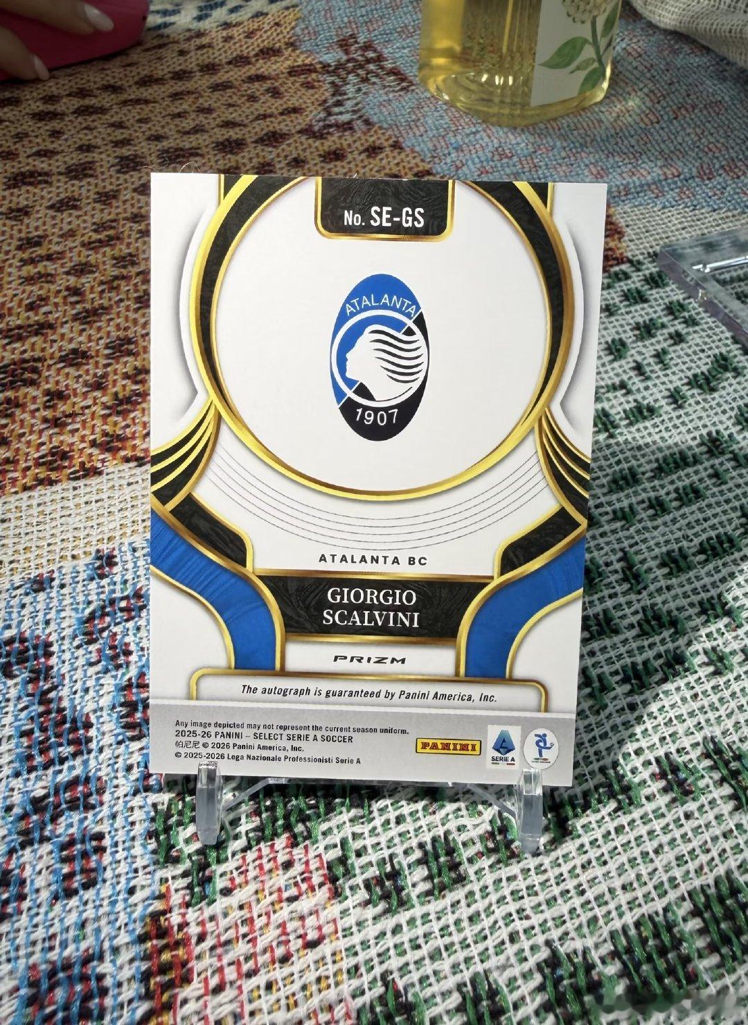 这张球星卡展示了2025-26 Panini Select系列中意甲亚特兰大后卫