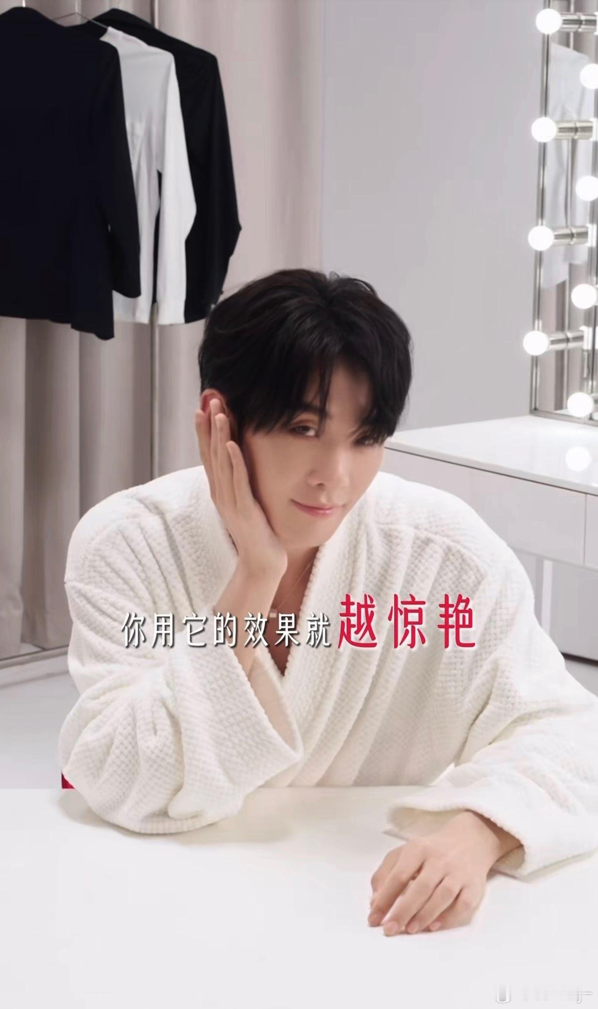 再穿着睡袍用这种眼神看着我试试看呢。。 