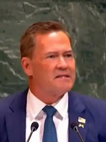 美国对古巴封锁没有人性

联大高票通过解除古巴封锁决议，会场现场激烈交锋
 
当