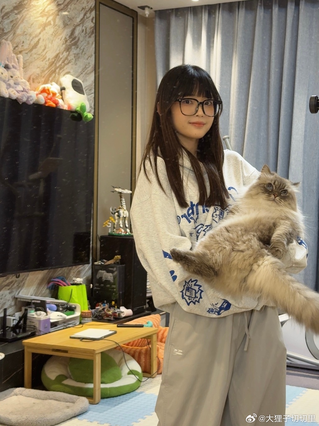 康我的新衣服！哭喊中心居然和OPPO K15 Pro 联名了，中间的图案设计的可