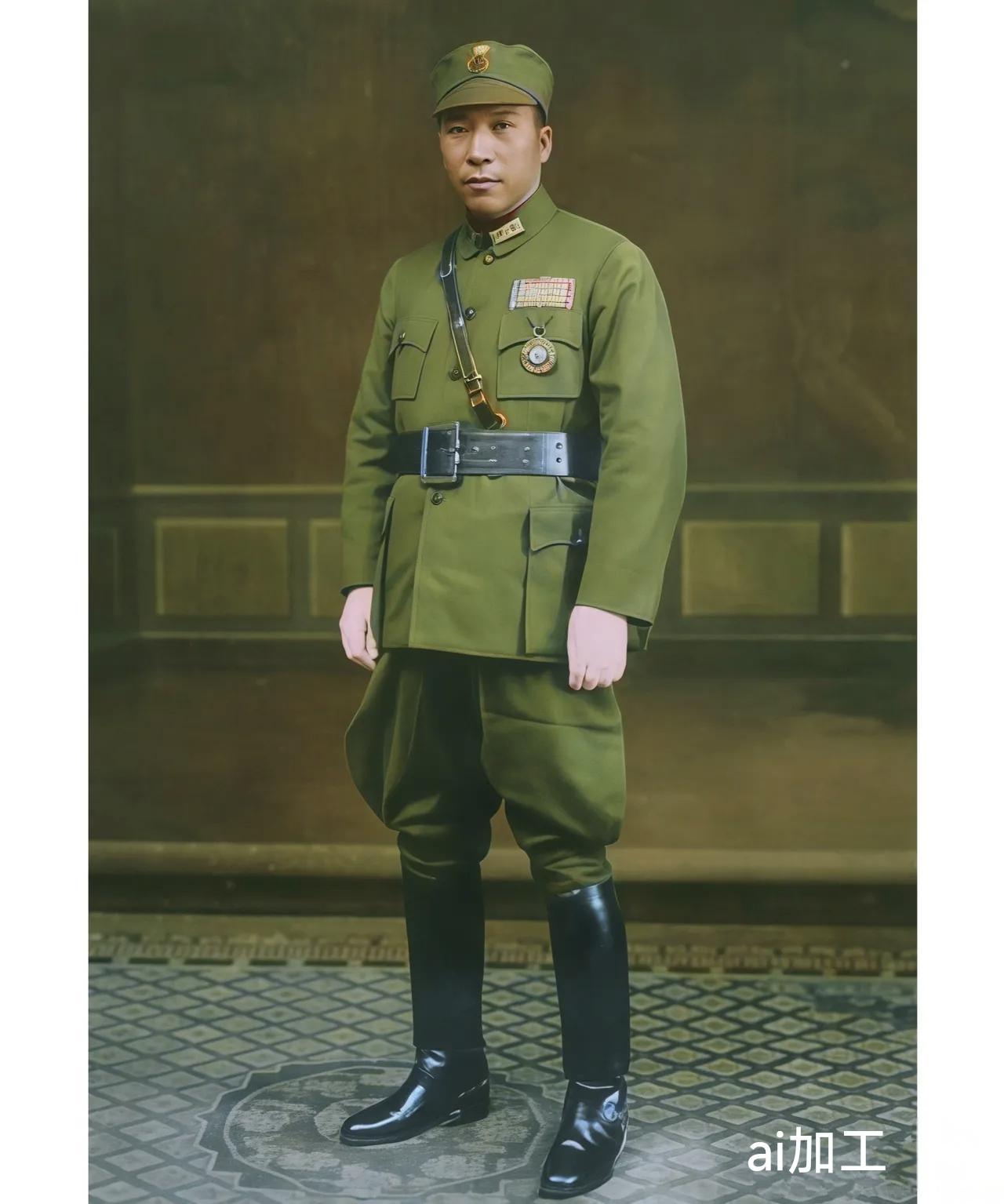 这是1932年，
时年39岁，
时任西安绥靖公署主任的杨虎城将军在西安的照片。
