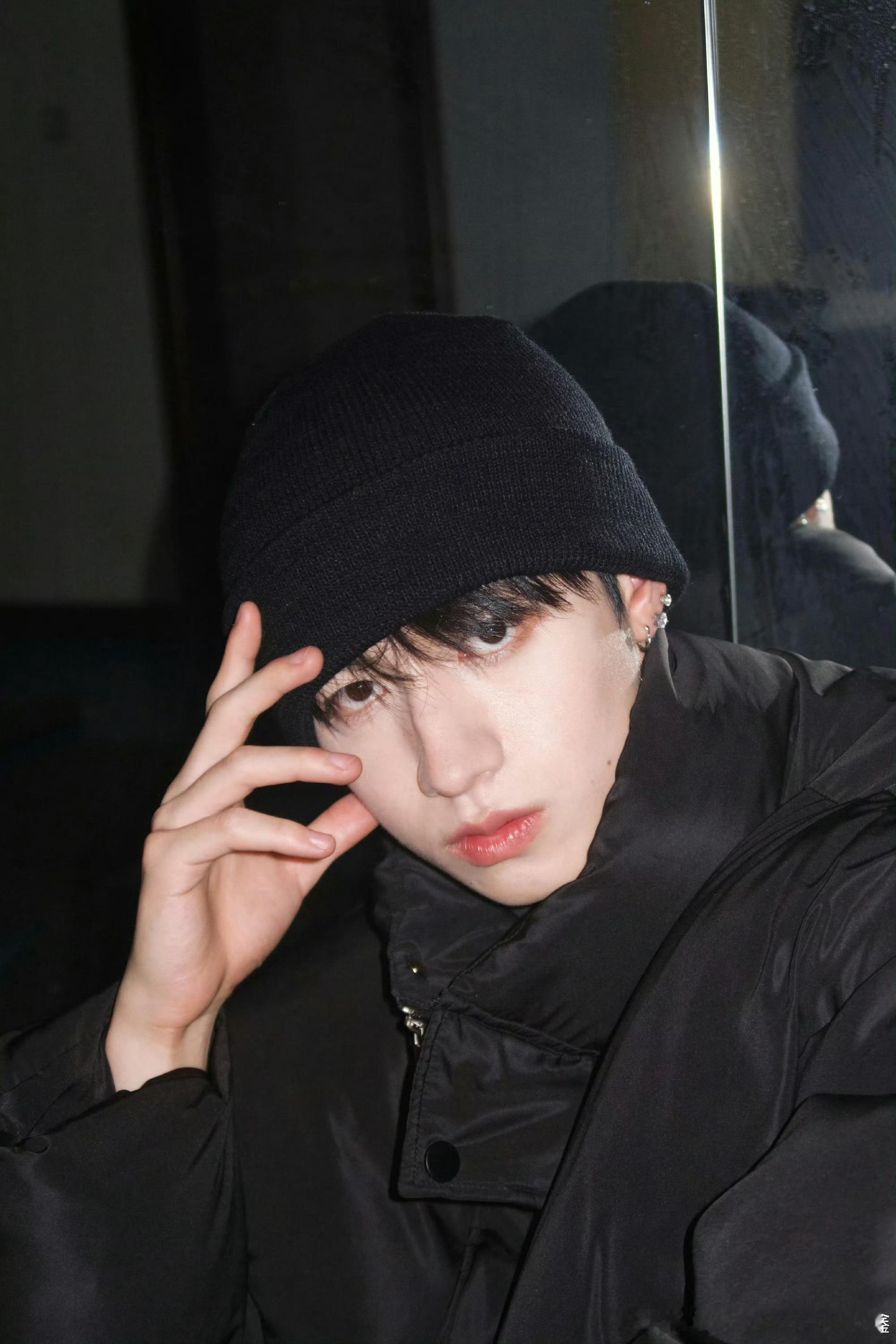 #朱志鑫全副武装#冷帽帅哥 帅的轻轻松松 ​​​