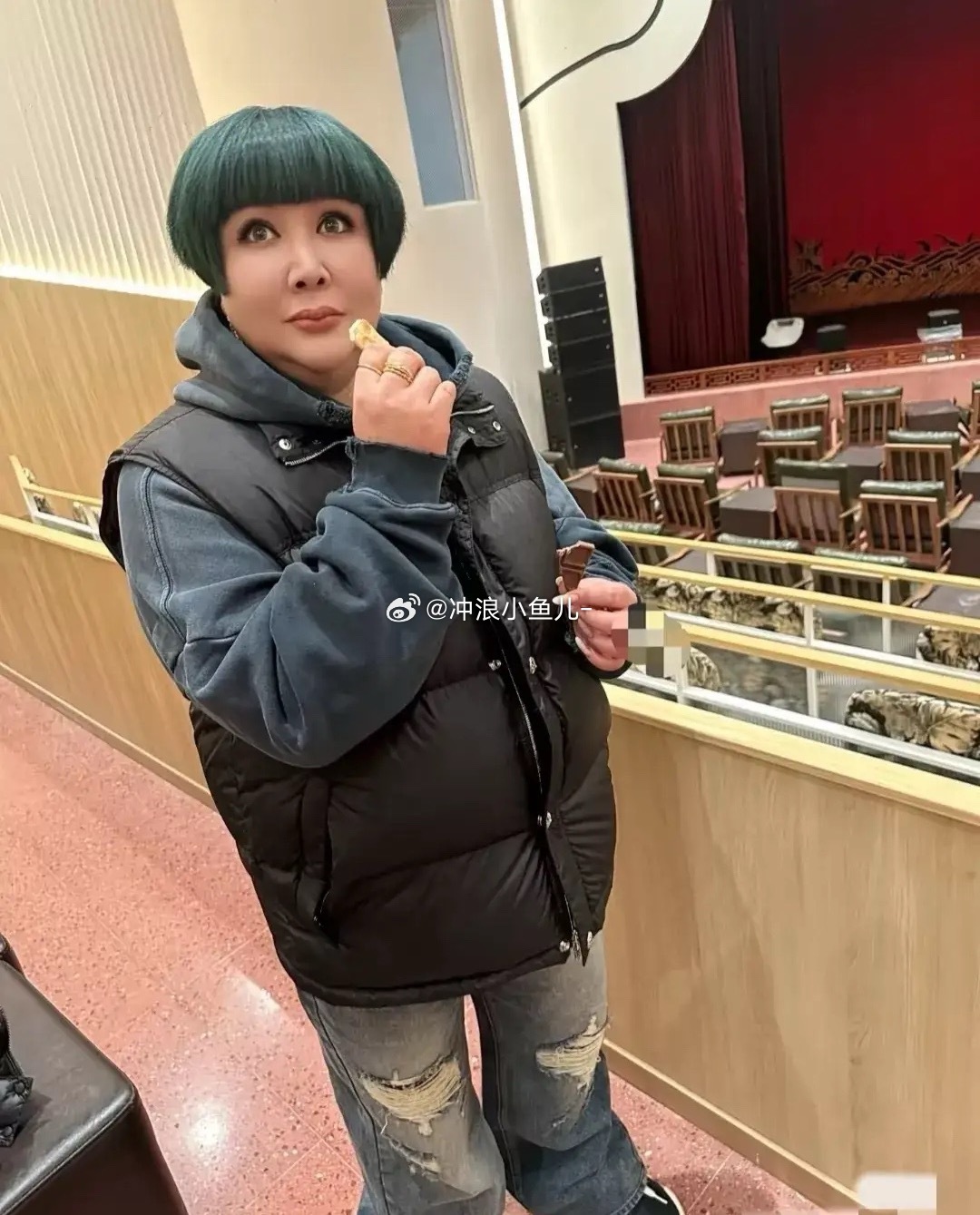 郭德纲老婆长得真有气场 ！看着就不好惹 