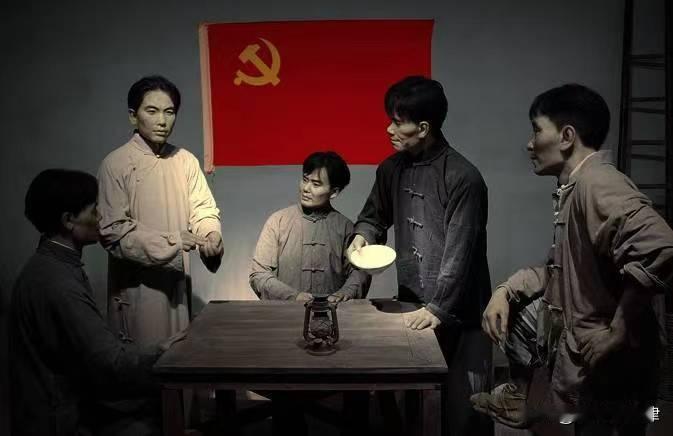 1937年哈尔滨的那一眼，藏着地下党员最痛的守护
 
1937年的哈尔滨，冷得刺