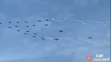 圣诞树编队飞行——18架瑞典JAS 39“鹰狮”战斗机、2架丹麦F-35战斗机和