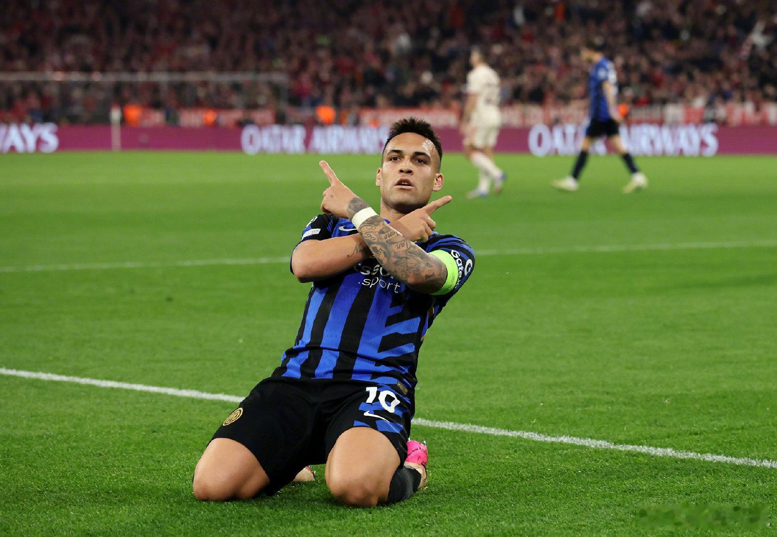 【休战】28岁的国米前锋劳塔罗-马丁内斯左腿比目鱼肌出现轻微不适，据媒体预计他要