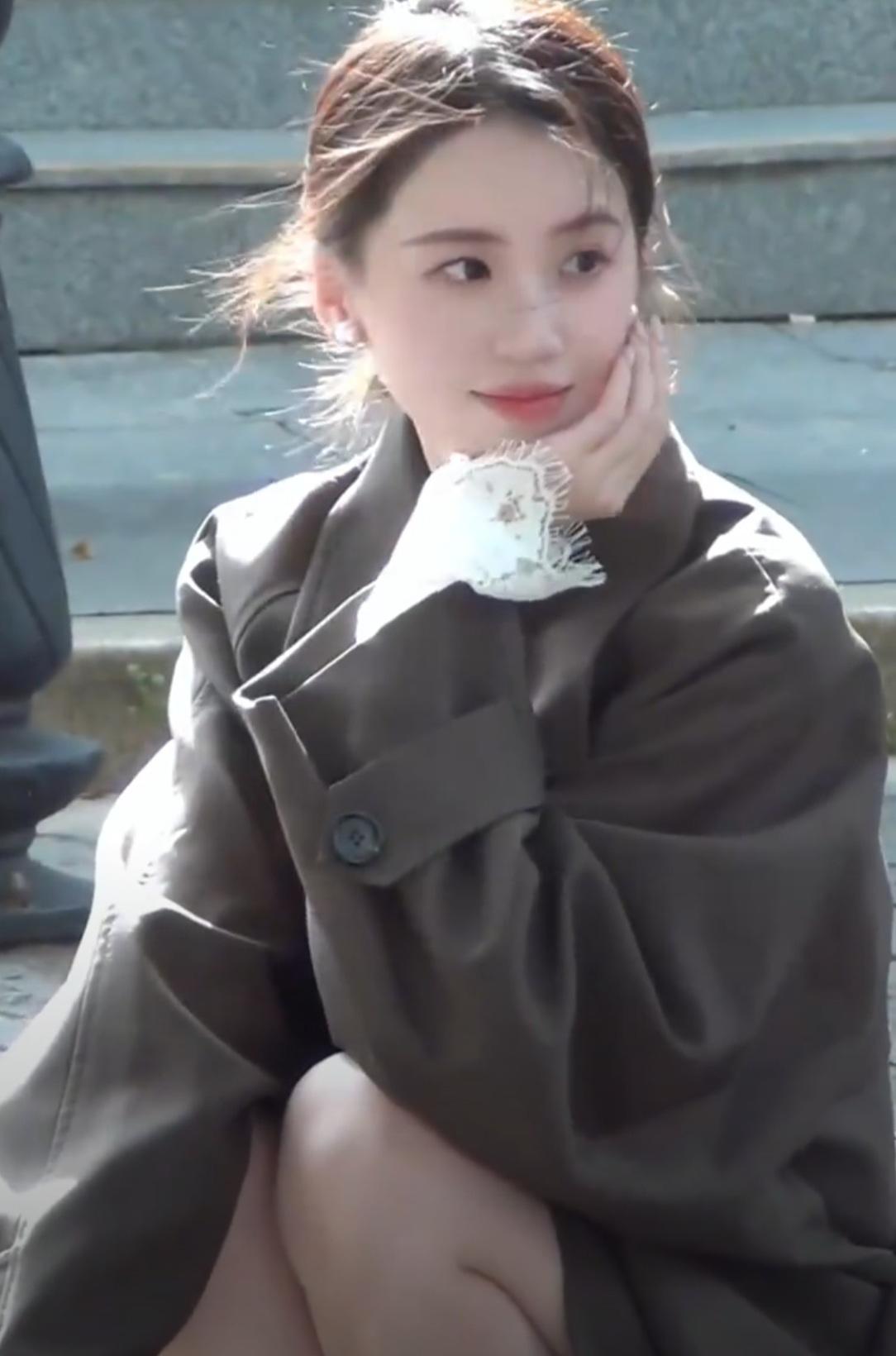 碧玉妆成一树高！