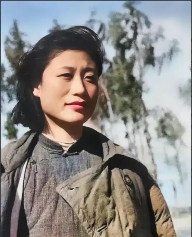 1942 年 1 月，日后的开国上将，时任新四军三师副师长的张爱萍，在参加会议时