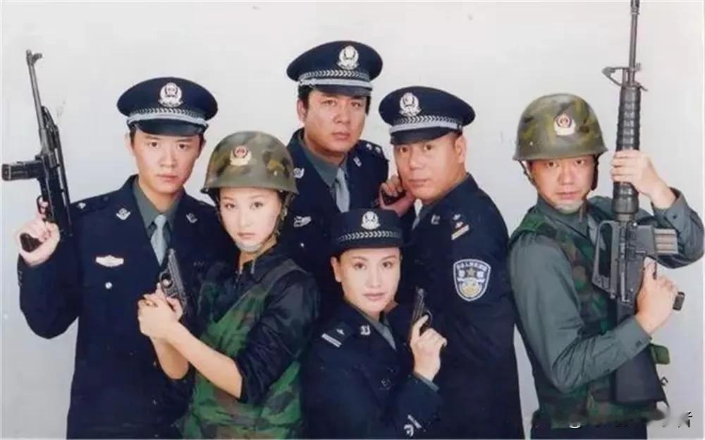 重案六组这部电视剧，谁还记得？90年代是香港刑侦剧的巅峰时期，内地在这一块是空白