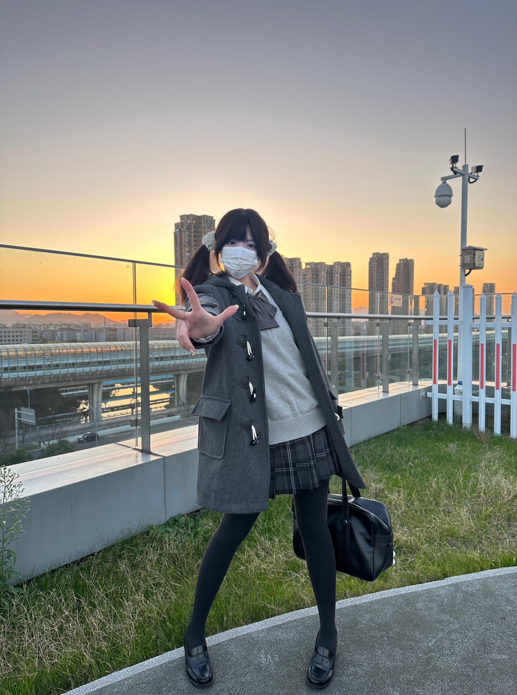 行吧 你和她聊去吧 有不会的字问我。