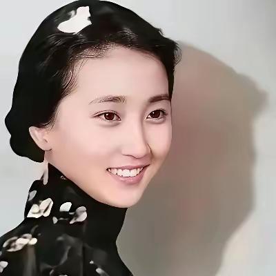 1947年夏，上海，36岁的钱学森刚回国，家里催婚催得紧。亲戚想给他介绍姑娘，他