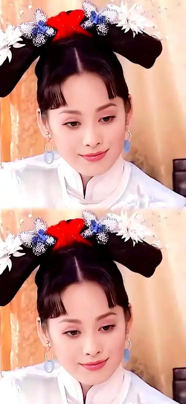 “你
从天而降的你
落在我的马背上
如玉的模样
清水般的目光
一丝浅笑让我心发烫