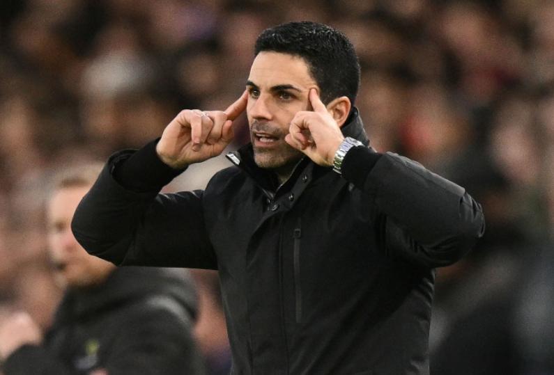 阿森纳在英超联赛击败利兹联后，马丁·基翁借此机会巧妙地回击了曼联传奇斯科尔斯。随