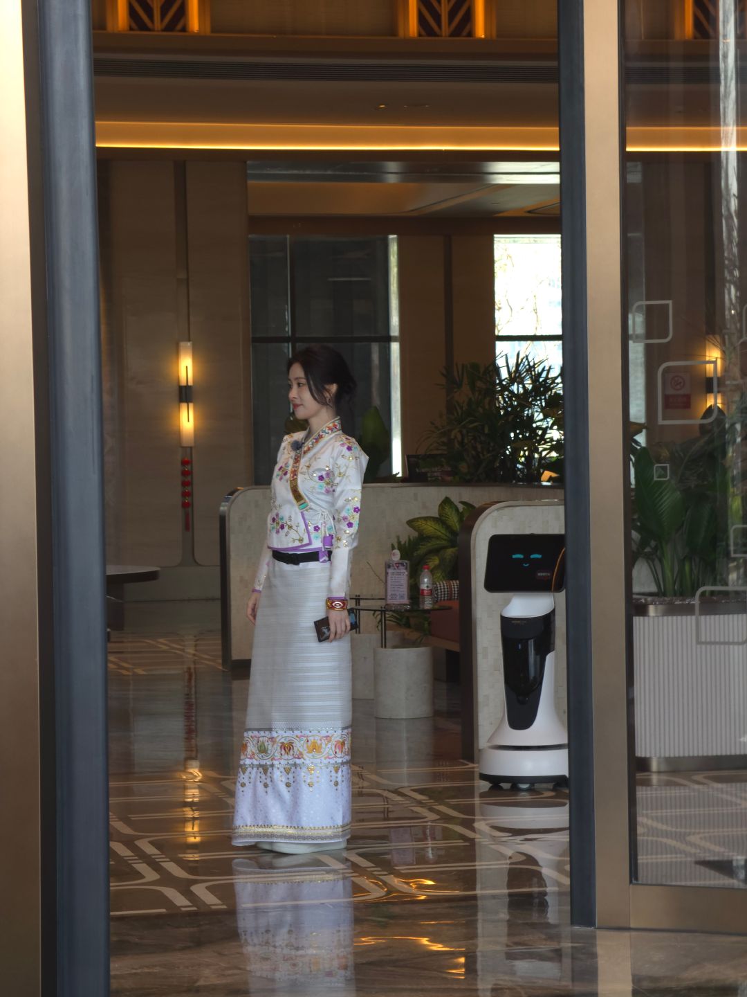 张碧晨刘雨昕音综上班天惹这是什么双厨狂喜！OST女王张碧晨跟舞台ACE刘雨昕神仙