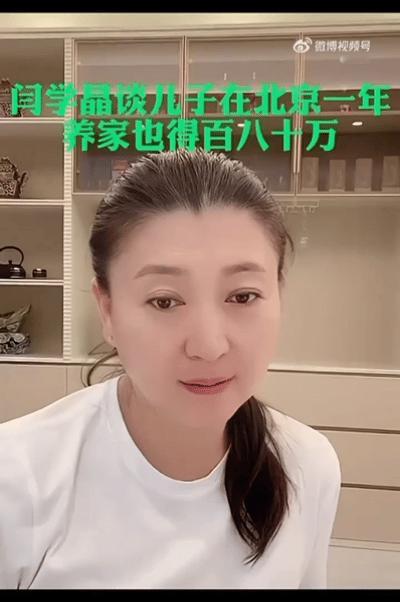 终于知道闫学晶和赵本山为何会分道扬镳了
因为一个扎根人民，一个早已忘记了来时的路