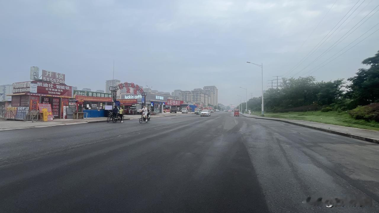 没有了烟火气，要这么宽马路还有何用？要你规范管理，不是让你取缔！
罗庄百花湖早市