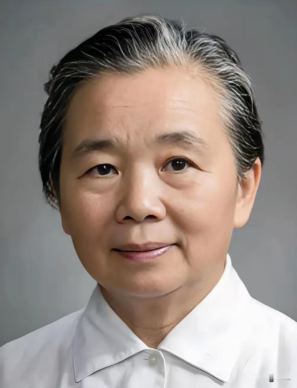 1939年，一个女人带儿子千里寻夫到延安，却发现丈夫已娶女将军，更崩溃的是，丈夫