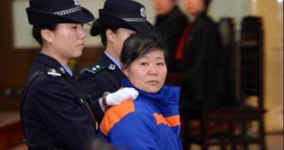[微风]2014年，陕西某医院的产科主任张素霞，因为贩卖26个婴儿被判死刑，可她