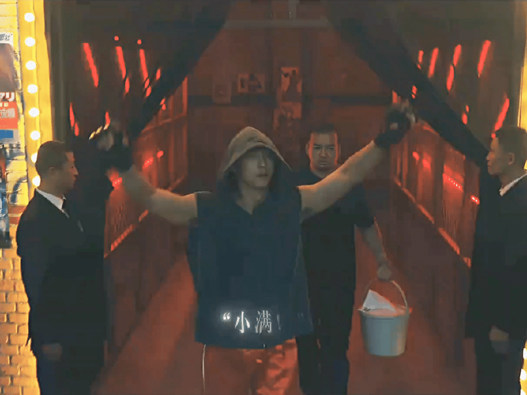 张小满出场做个动图！宣发太坏了，这个镜头多剪1秒不行吗？我还特意调了0.4倍速，
