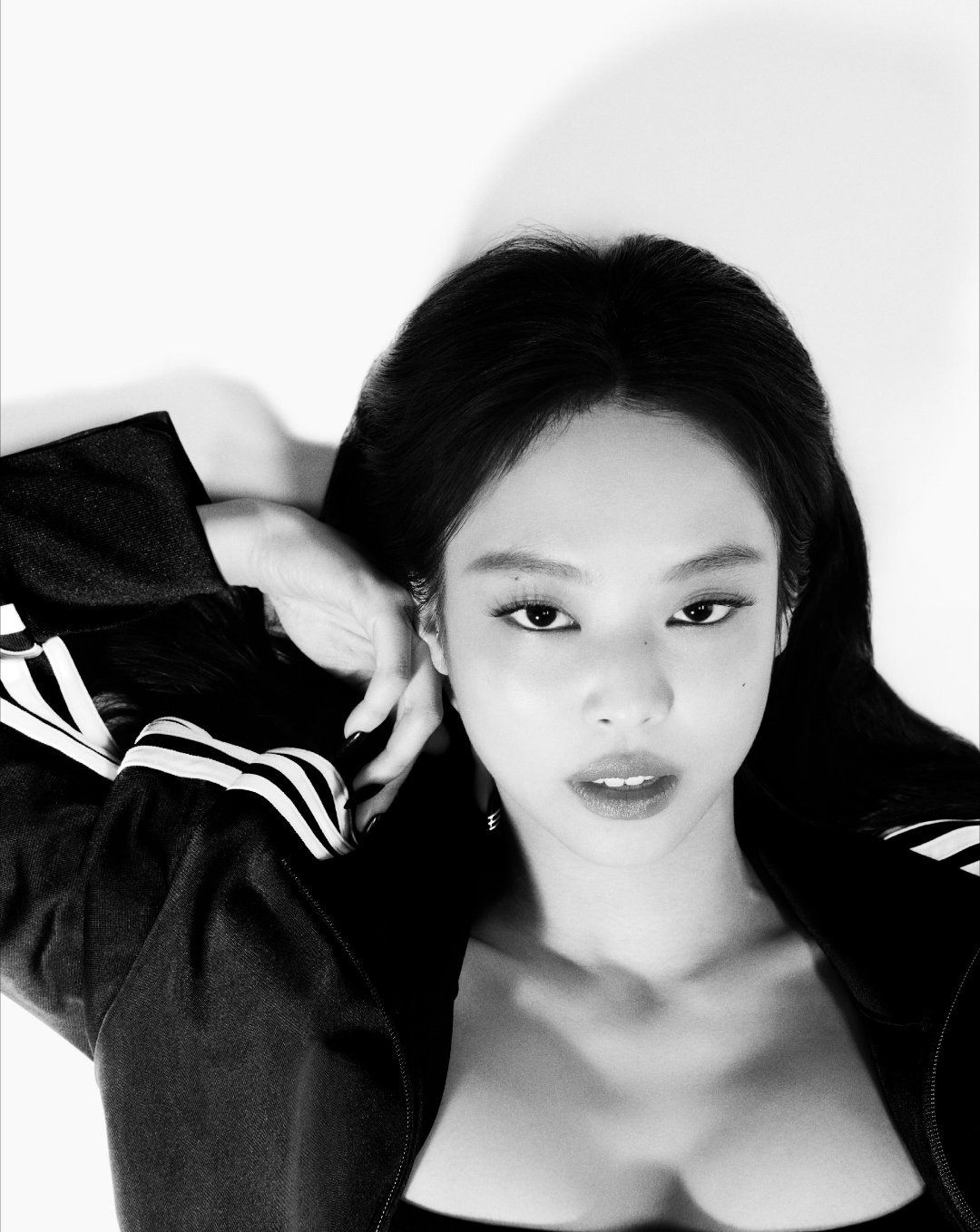 Jennie手抖真实流露的情绪不会减分，反而更能看见Jennie对舞台的看重，每