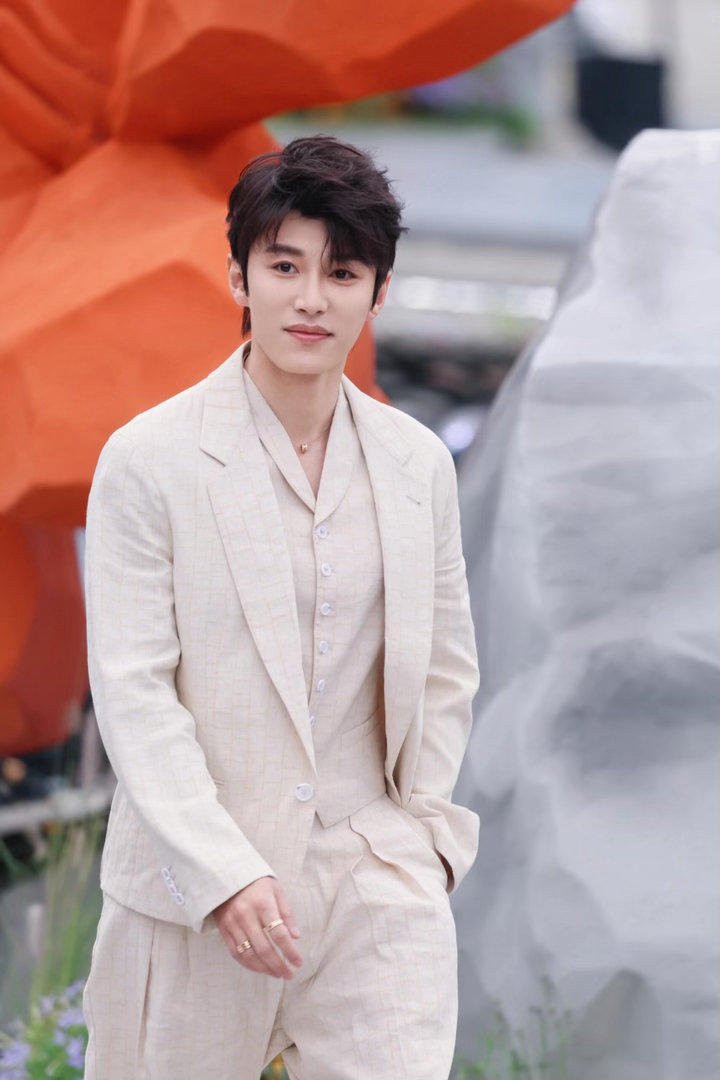 代旭不然给胸肌上个保险吧不是，这真的是能播的？代旭你要不给胸肌上个保险吧，我怕镜