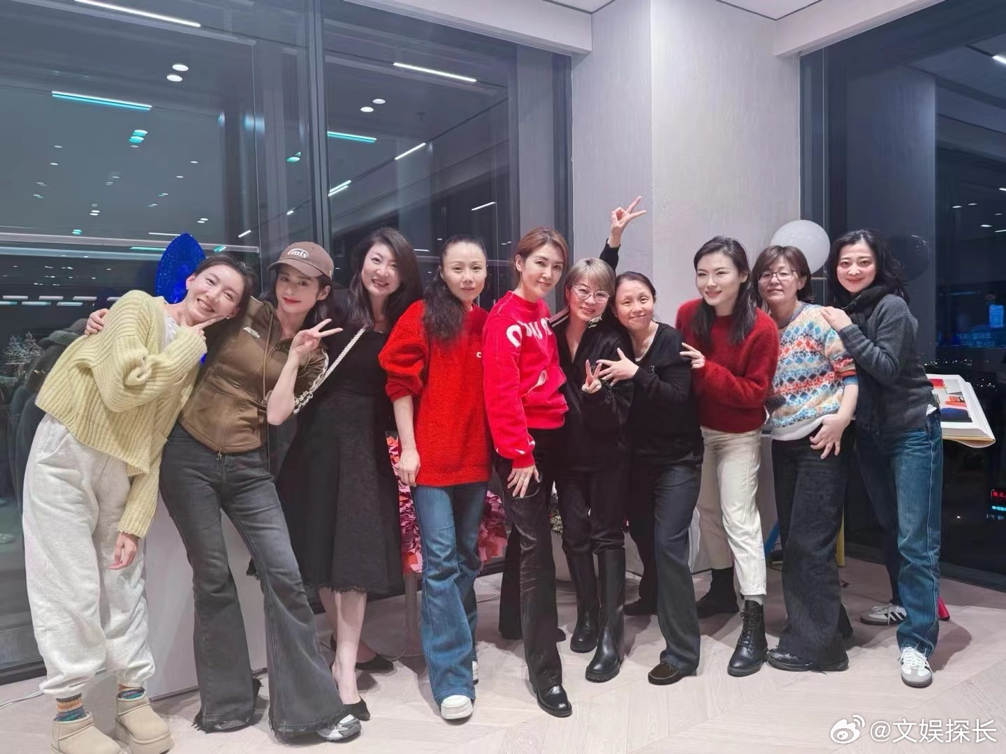 #龙丹妮祝杨晓培神隐顺利开播#杨晓培龙丹妮互祝对方新剧的开播，真的好有爱！期待《