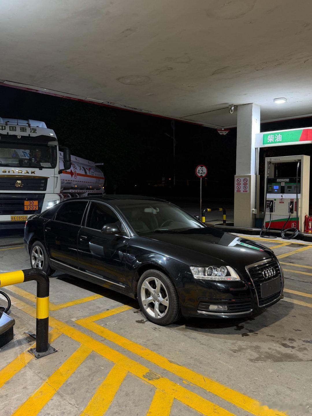 开上了高级的奥迪A6汽车 ​​​